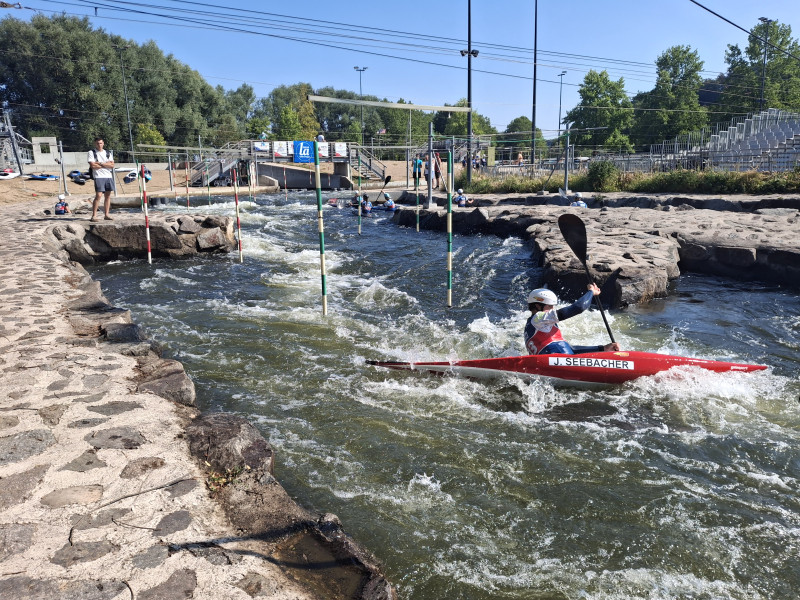 Kayak heats and four team titles open Épinal 2026