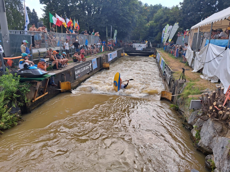 Favourites safely through to the semifinal of Canoe Freestyle European Championships